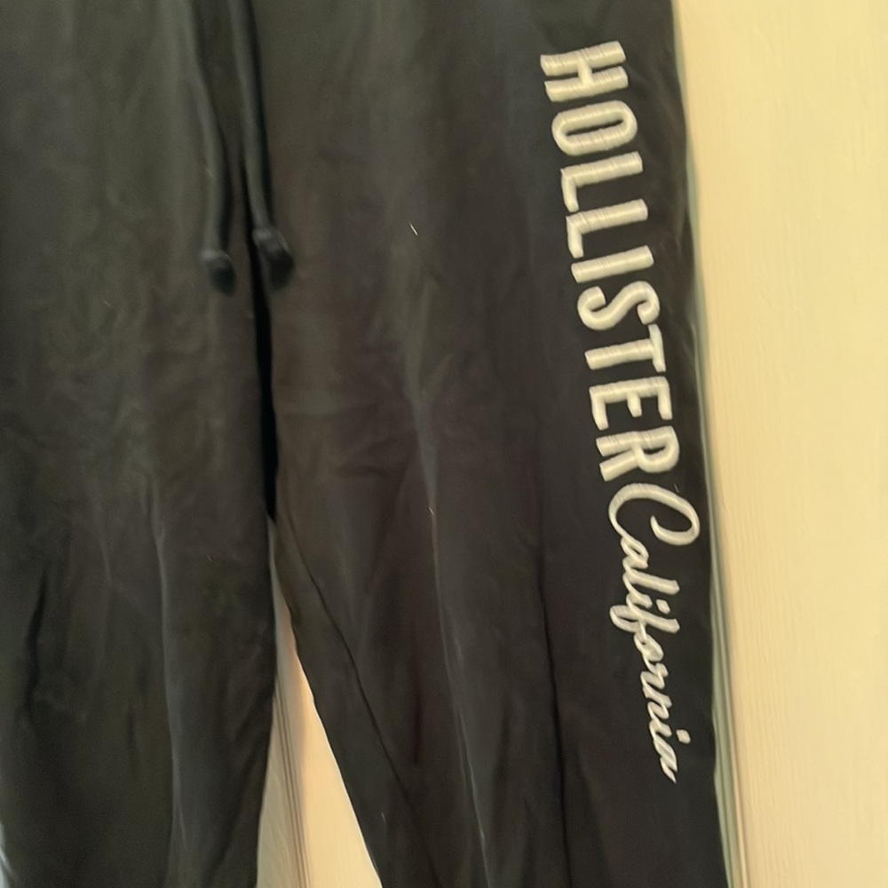 🌵. Women’s Hollister Sweatpants - Picture 2 of 6